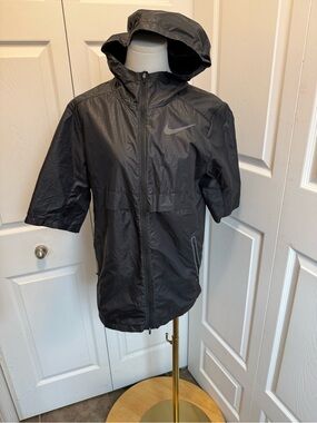 Nike Black Hooded Short-Sleeve Windbreaker Running Vest